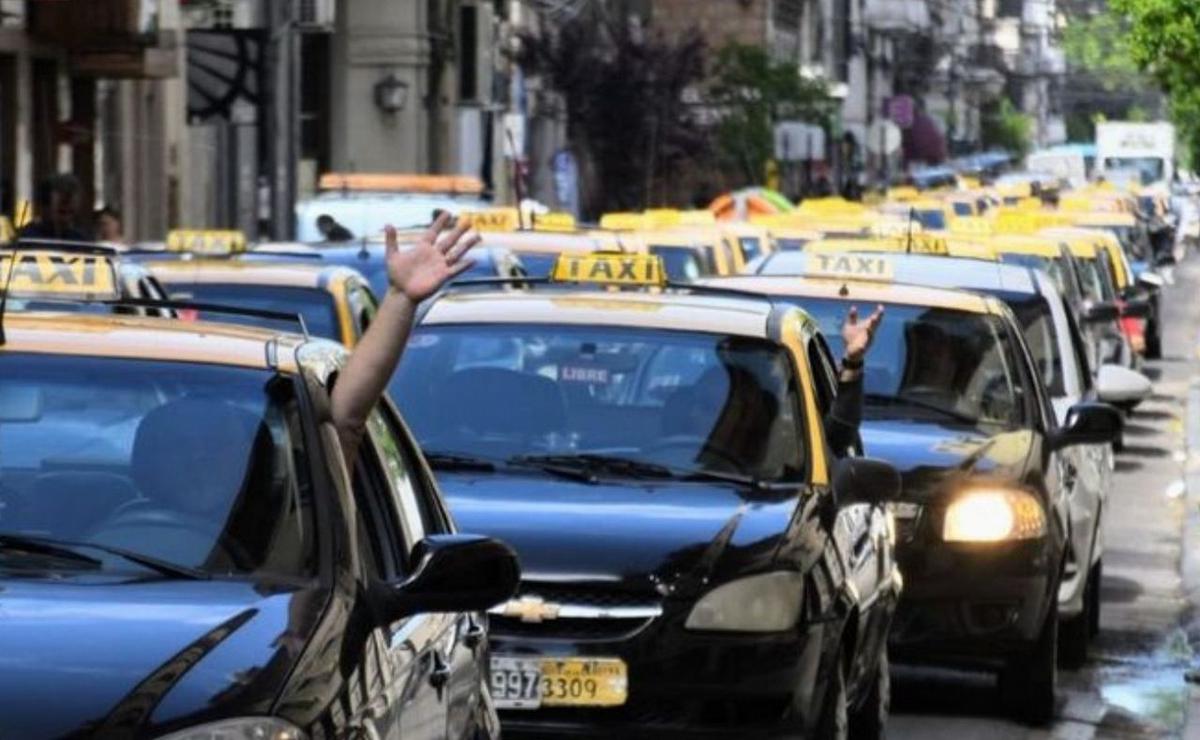 FOTO: Vuelve a aumentar la tarifa de taxis.