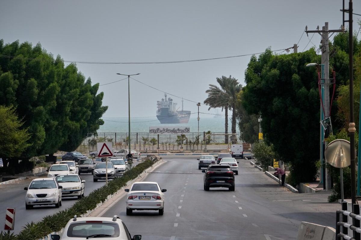 Irán sube el precio de la gasolina a sus mayores consumidores mientras la economía sufre