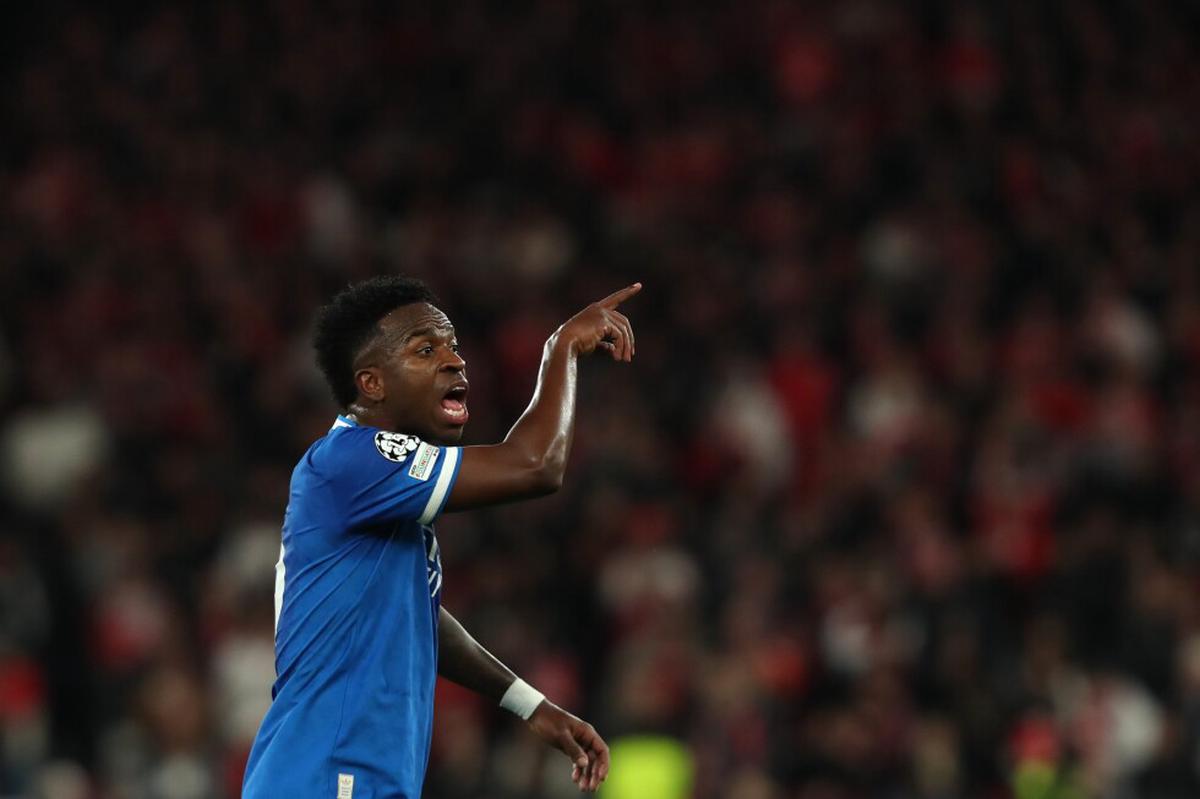 UEFA multa al Benfica por racismo de aficionados en juego ante Real Madrid