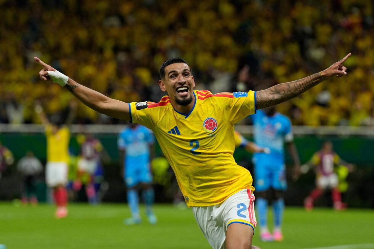 Daniel Muñoz anota y Colombia vence 1-0 al Congo para avanzar a octavos en el Mundial