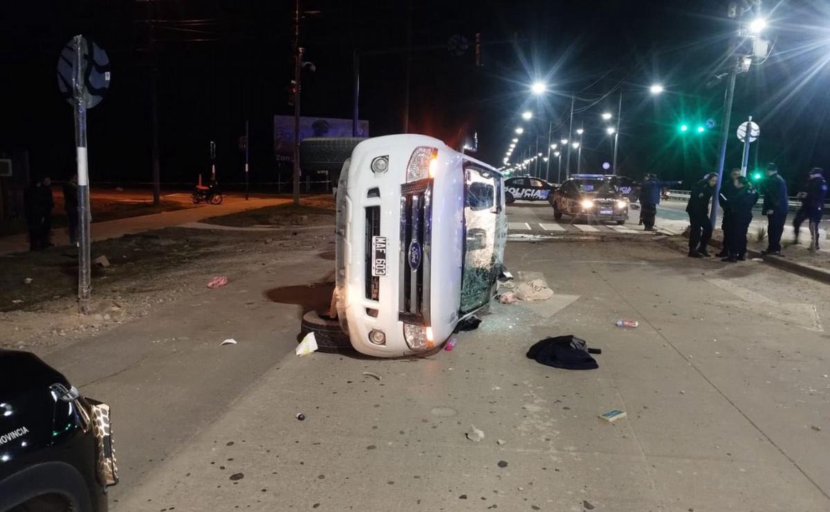 Los cuatro ladrones volcaron durante su huida.