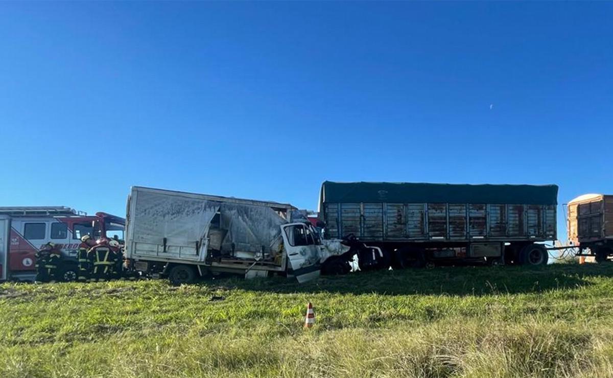 Un muerto en un choque entre camiones en la autopista Rosario–Córdoba.