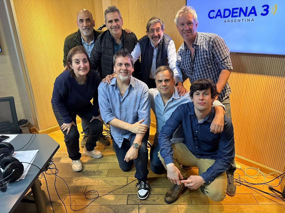 Los integrantes de VoxPop, en el estudio de Cadena 3.