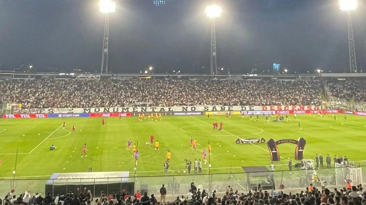 FOTO: La picante bandera de Colo Colo a River: 