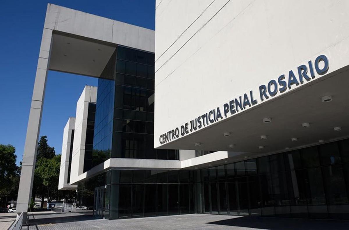 Diez policías imputados por el incendio de un hombre en Rosario en 2024