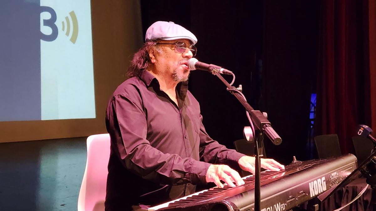 FOTO: Mauricio Coccolo presentó su libro "Puros Cuentos" en el Teatro Real