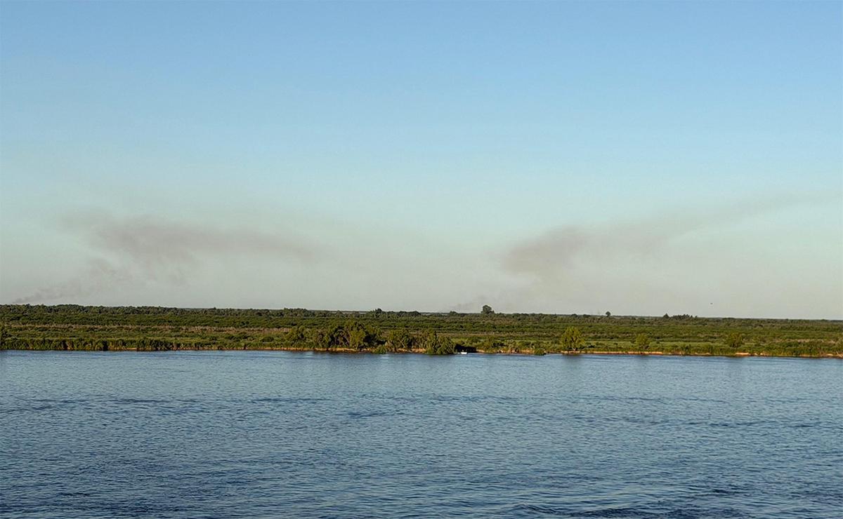 Focos de incendio activos en las islas del delta de Paraná frente a Rosario.