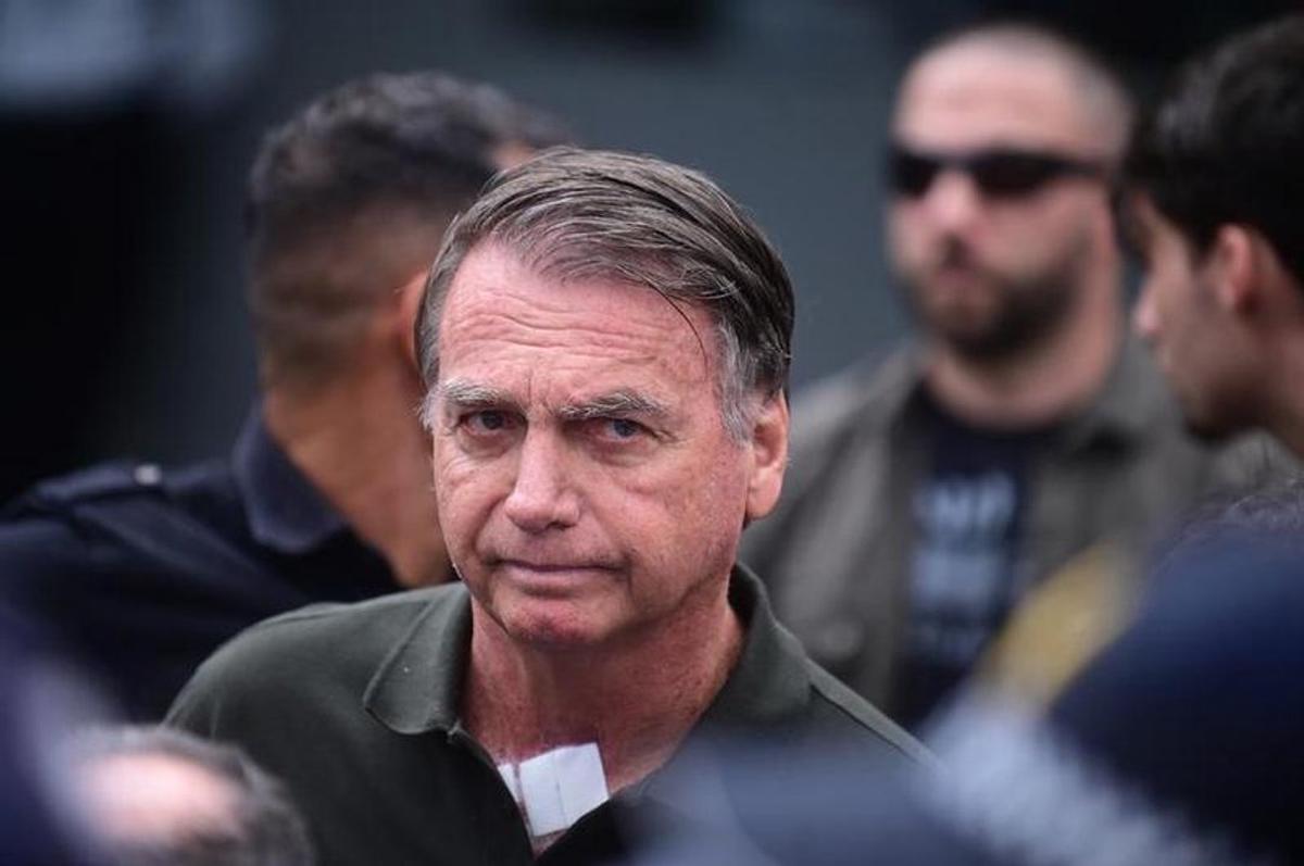 Jair Bolsonaro sufrió algunos golpes tras caerse en prisión. Foto: Agencia Na/Xinhua (Archivo).