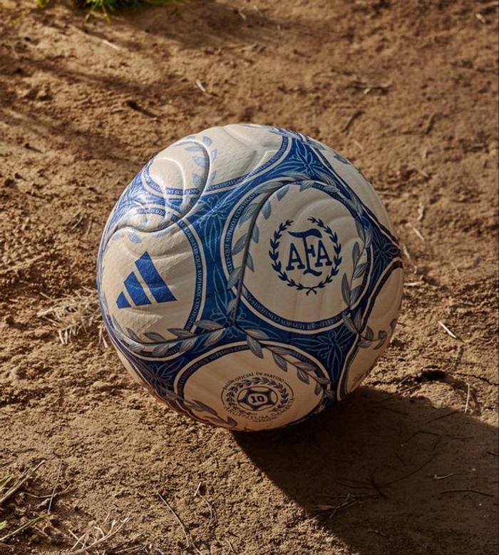 Presentan la nueva pelota oficial del fútbol argentino: Argentum Gambeta
