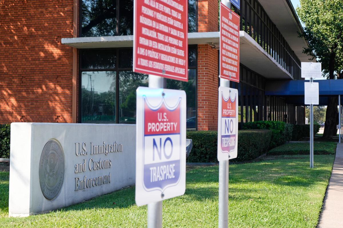 Identifican a detenido muerto en tiroteo en centro de ICE en Dallas como un salvadoreño de 37 años