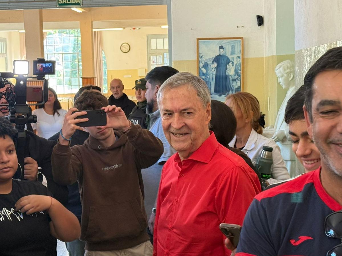 Schiaretti, al ir a votar.