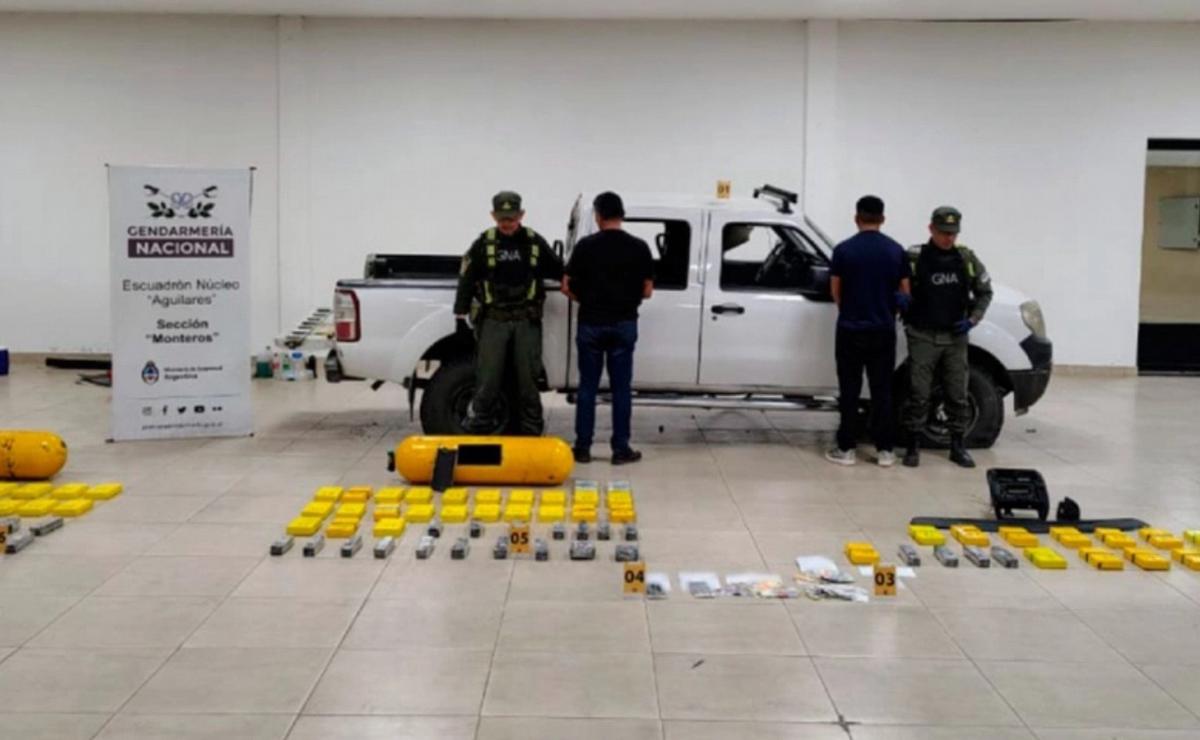 Tío y sobrino ocultaron más de 86 kilos de cocaína en tubos de GNC