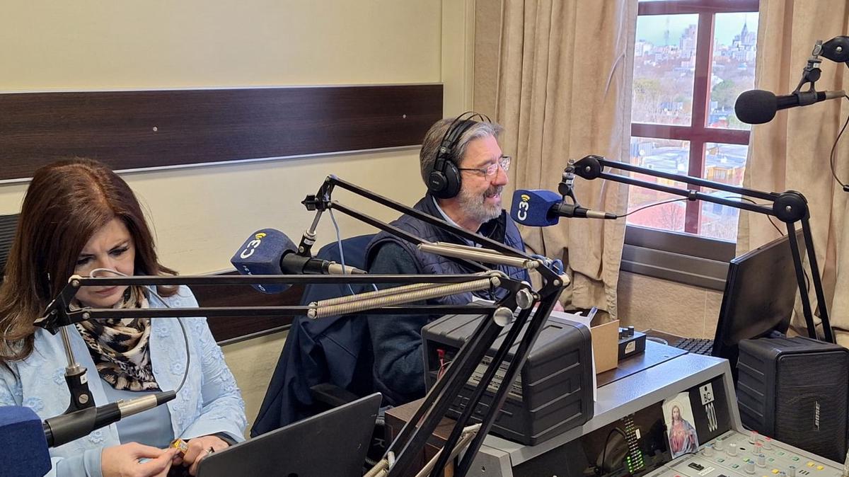 Rolando Lucero, en los estudios de Cadena 3 en Mendoza.