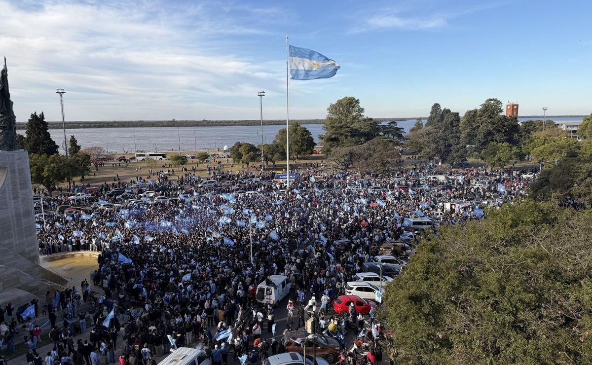 El triunfo argentino se vivió en el Monumento a la Bandera.