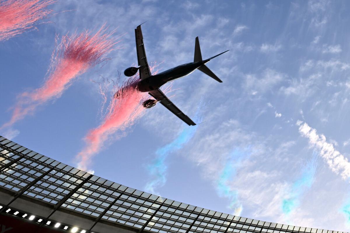 Regulador de aviación de Sudáfrica investiga vuelo rasante de jet sobre estadio de Ciudad del Cabo