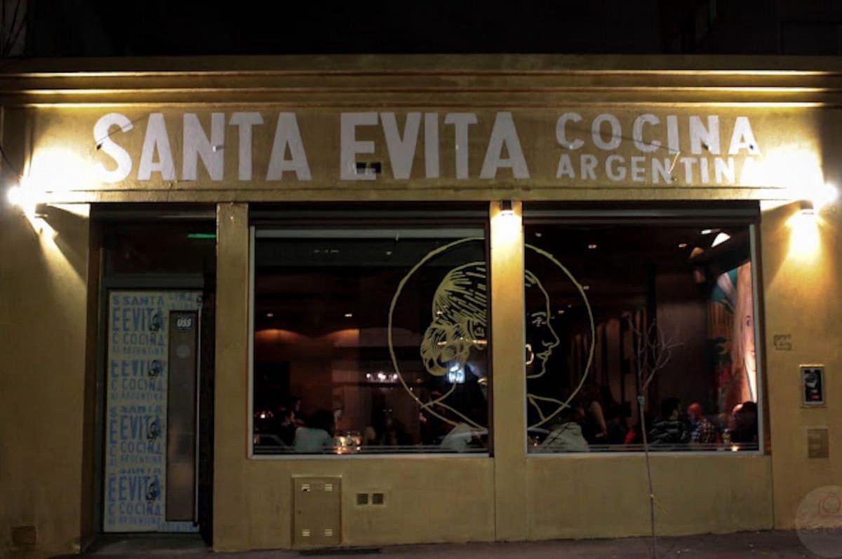 Cierra el restaurante Santa Evita en Palermo y sus dueños apuntaron contra el Gobierno.