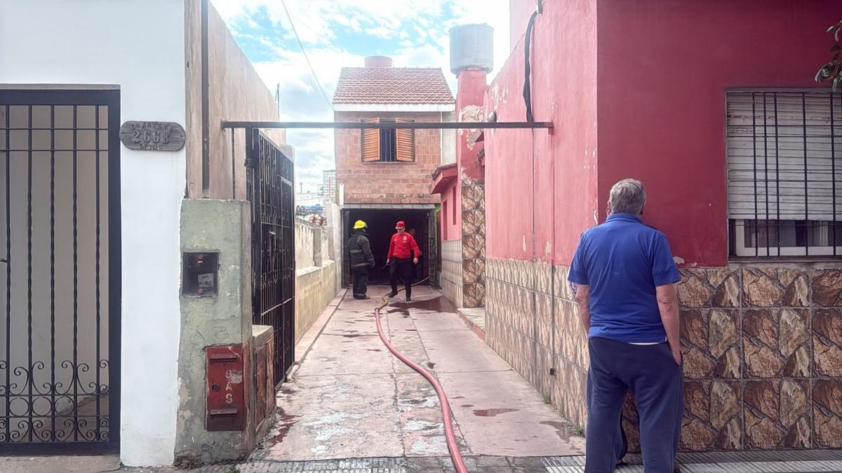 Un incendio afecta una casa deshabitada en Empalme