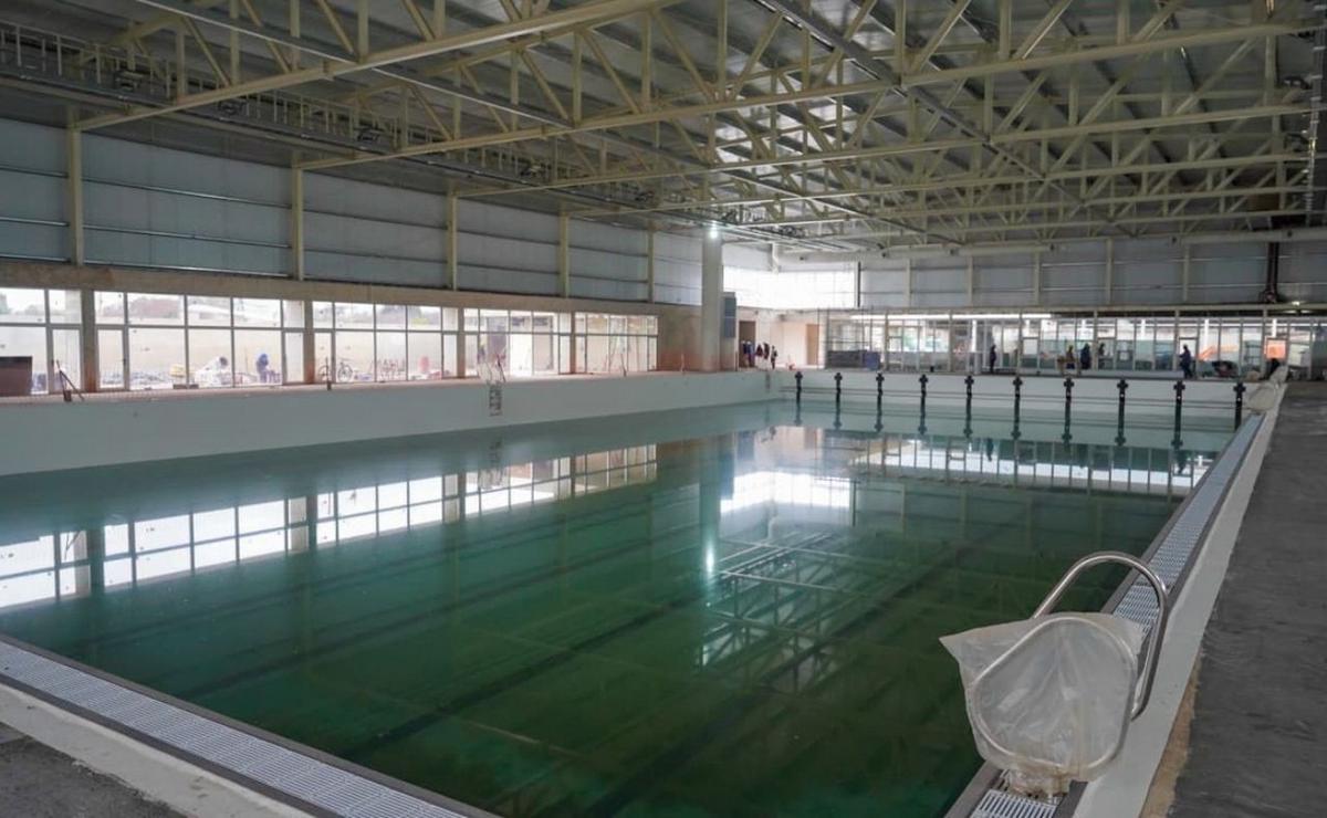 El Centro Acuático ya tiene sus piletas con agua.