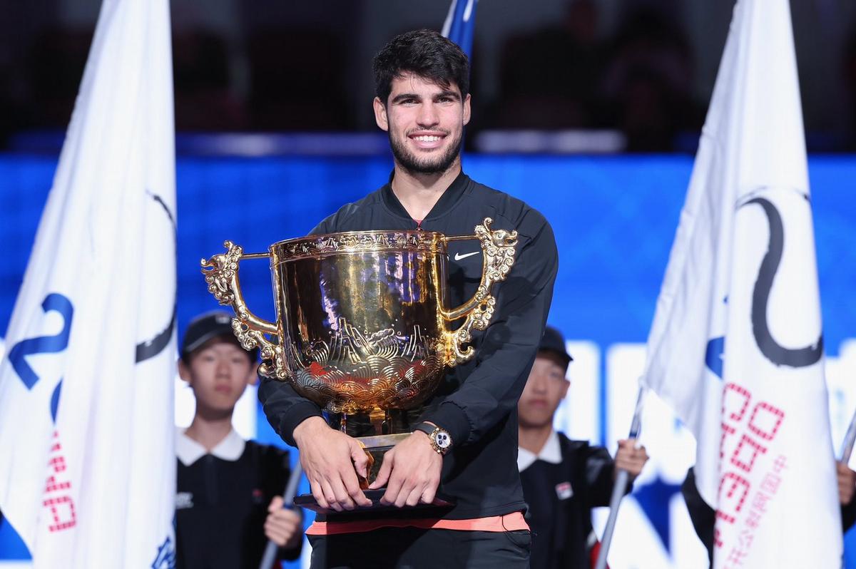 FOTO: El español Carlos Alcaraz le ganó la final a Sinner en el China Open