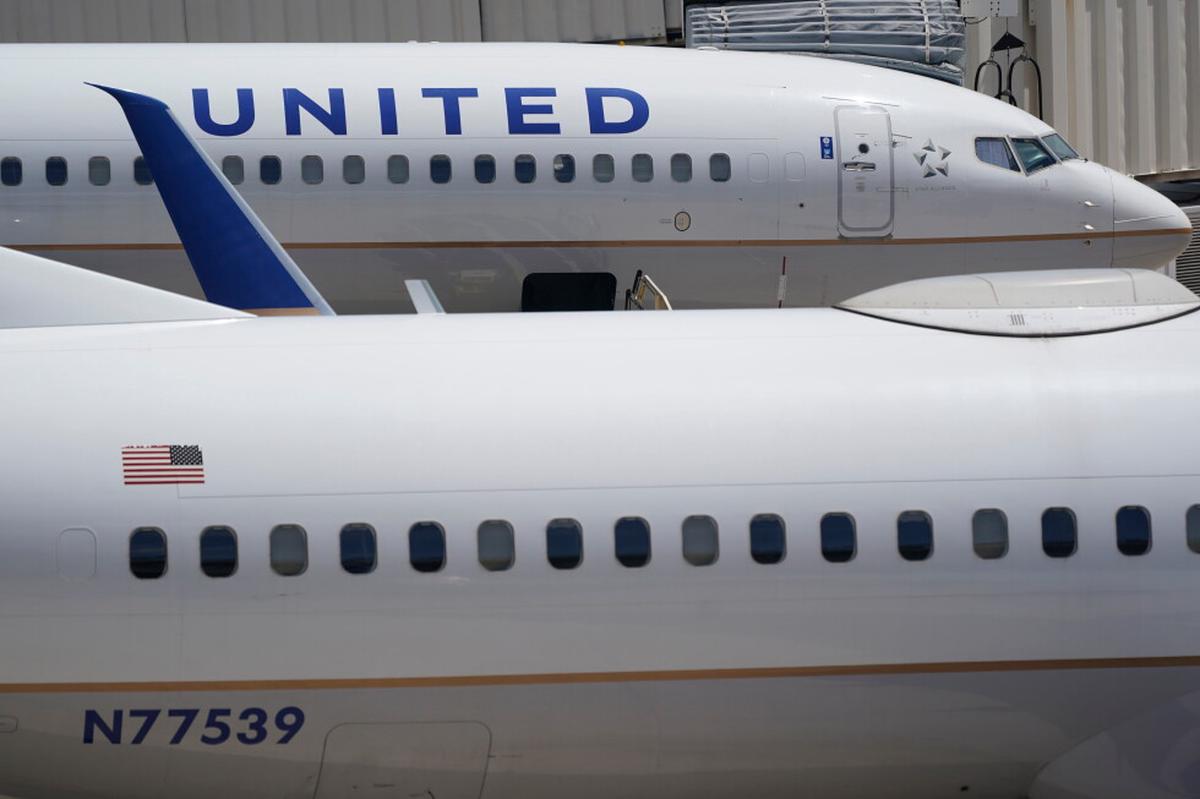 United Airlines ofrecerá asiento vacío del medio vacío en algunos de sus vuelos