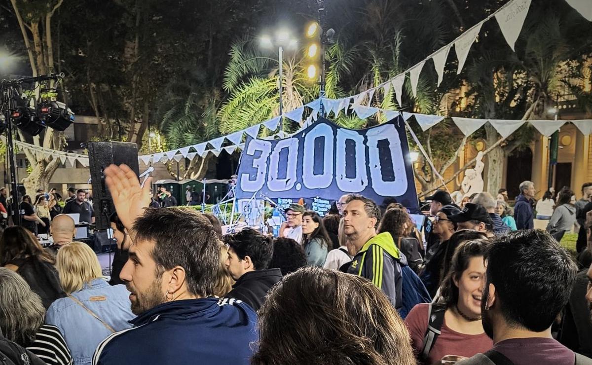 La vigilia por el Día de la Memoria en Rosario.