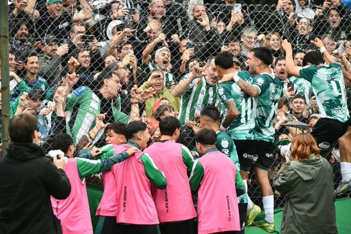 Excursionistas a la Primera Nacional.