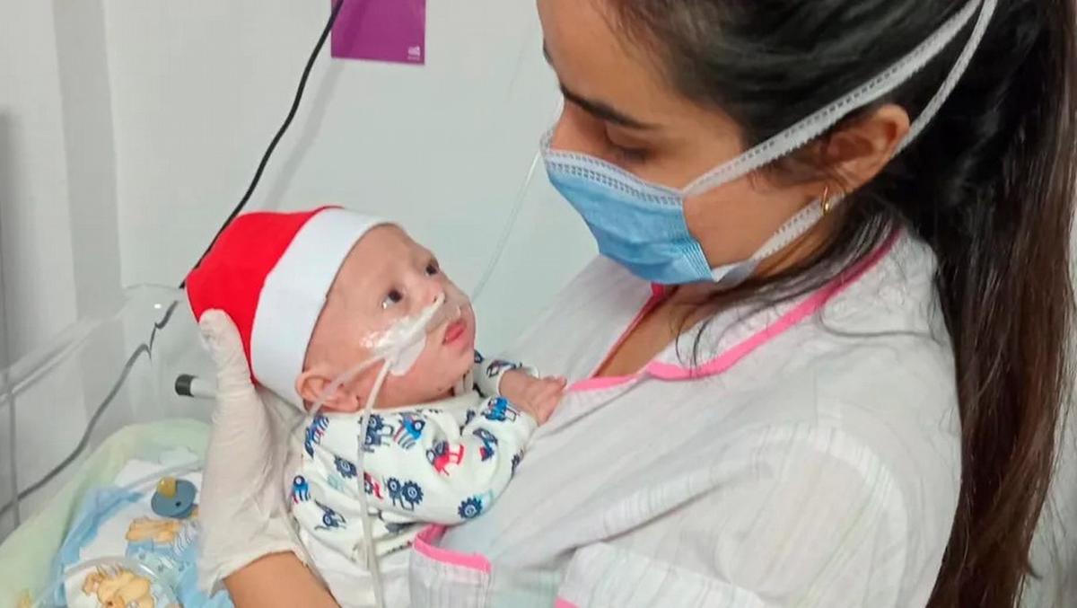 La enfermera que cose esperanza para prematuros 