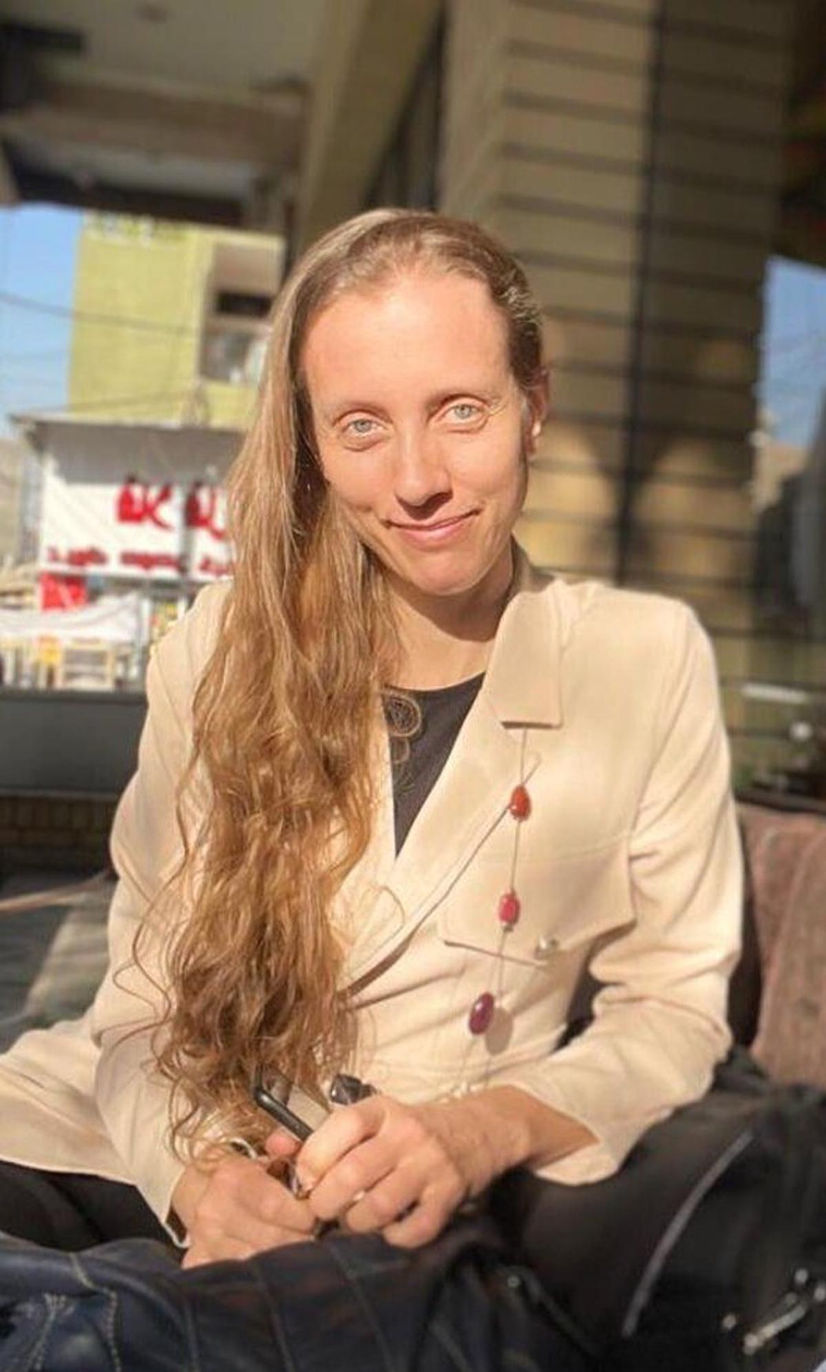 Liberan a periodista estadounidense Shelly Kittleson, dice un funcionario iraquí a AP