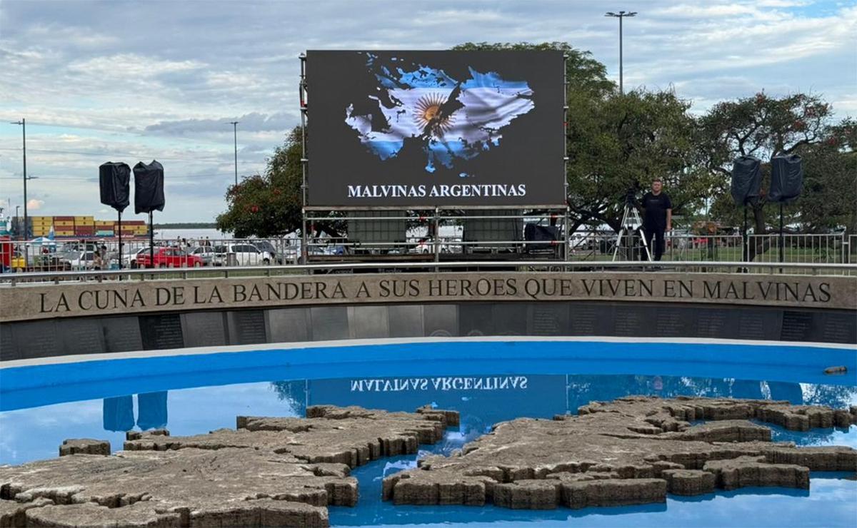Emotivo homenaje a los veteranos y caídos de Malvinas en Rosario.