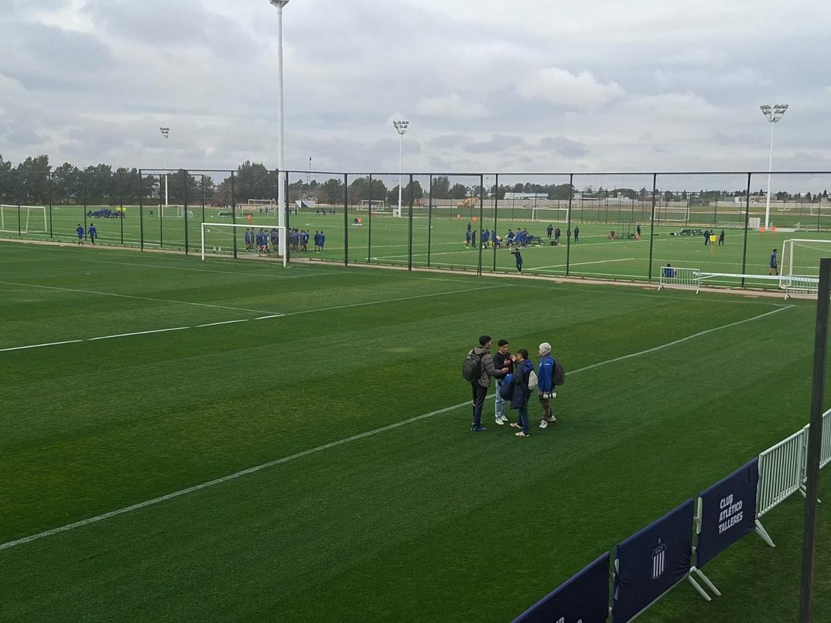 El plantel albiazul entrenó en el CARD junto a sus socios.