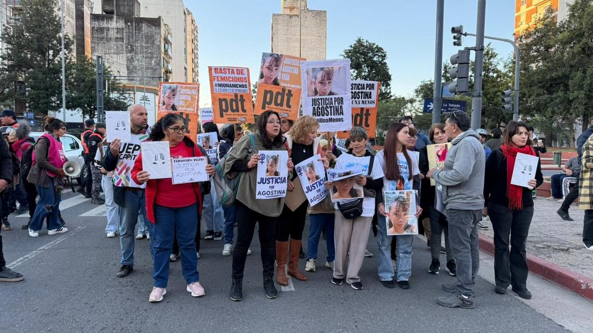 La familia de Agostina marchó en Córdoba reclamando justicia. (Foto: C3)