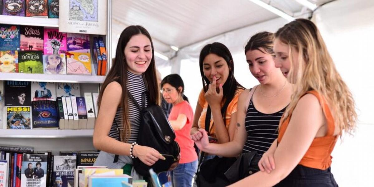 Éxito total de la Feria del Libro 2025 en Córdoba.
