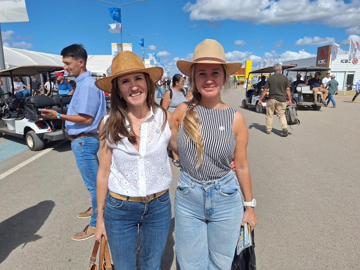 Embajadoras ganaderas. Soledad Aramendi y Sabrina Walker en Expoagro.