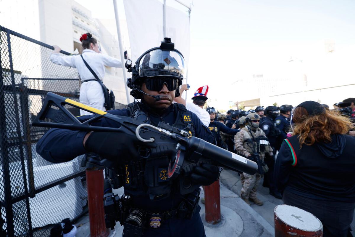 Gobierno de EE.UU. compra 2 centros de detención en California a empresa privada de prisiones