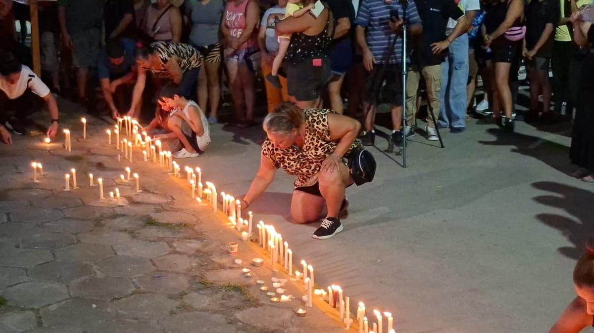 Marcha y velas en San Cristóbal en memoria de Ian, el chico asesinado en la escuela.