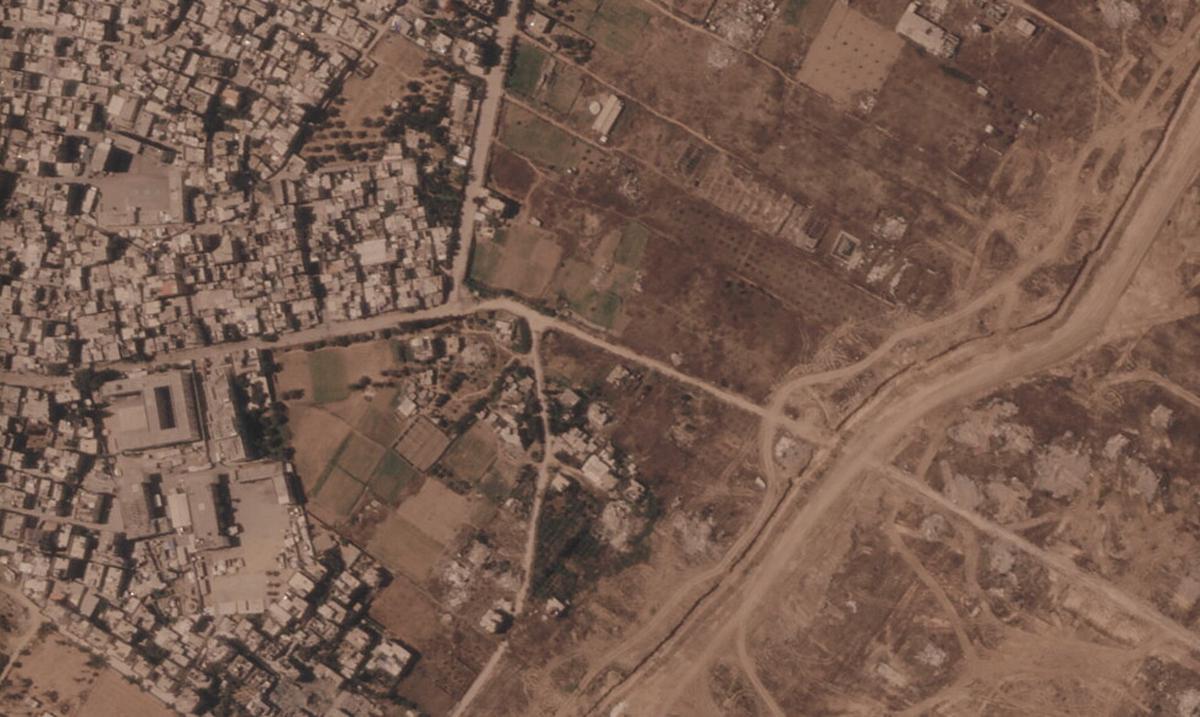 Israel avanza en la construcción de una barrera de tierra en Gaza, profundizando la división territorial