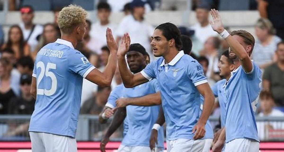 Lazio llegó a la punta de la Serie A.
