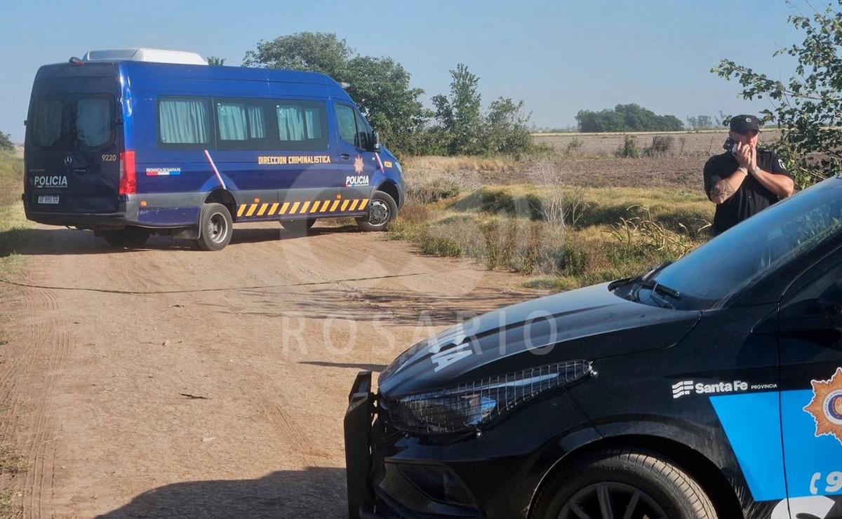 FOTO: La Dirección Criminalística de la Policía trabaja en el lugar del hallazgo.