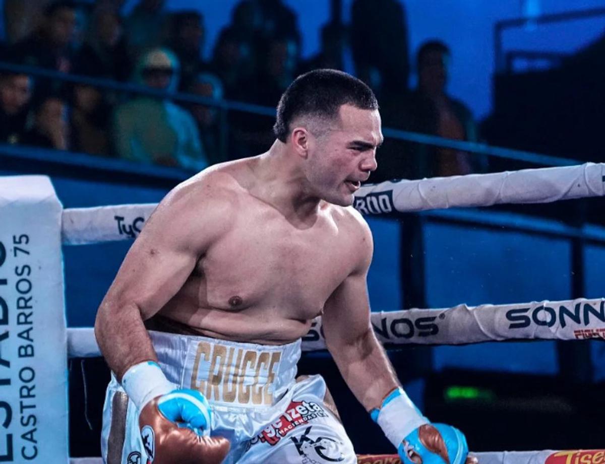 Karim Crucce festeja la proeza conseguida tras superar a Juárez.