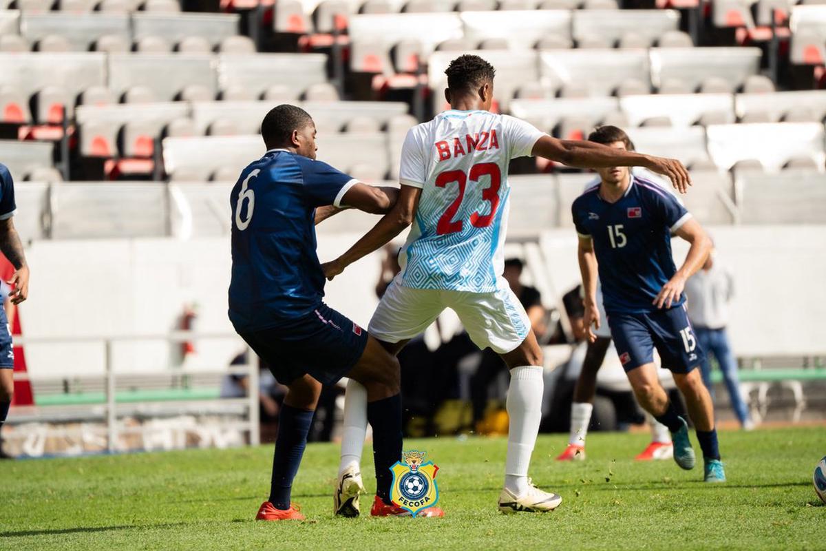 Simon Banza, mediocampista de la República Democrática del Congo, durante un pasado amistoso ante Bermudas.