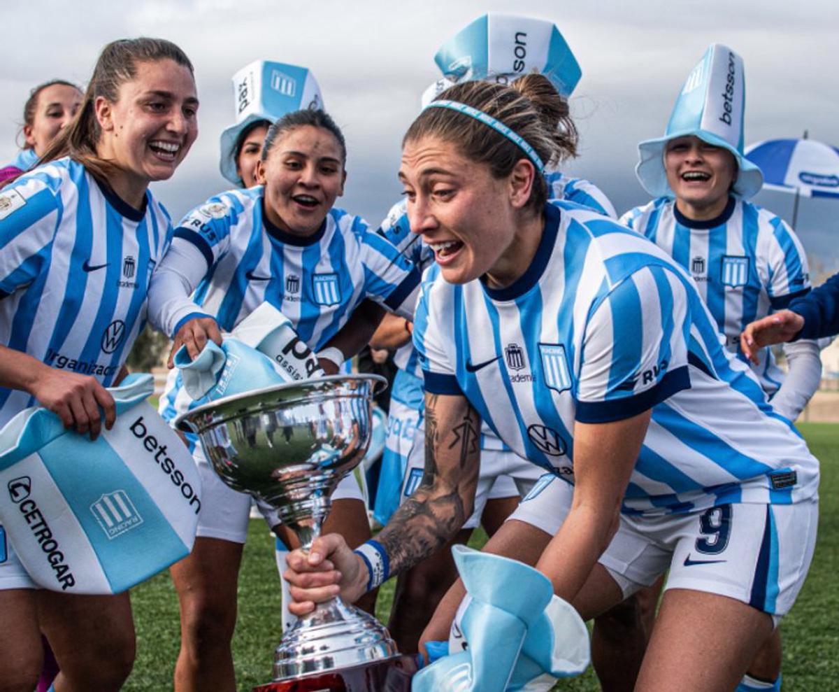 Racing celebró el título en San Luis.