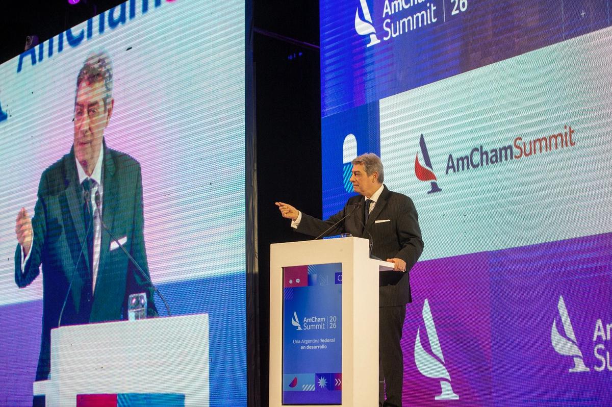 El juez Rosatti durante su exposición en el AmCham Summit 2026.