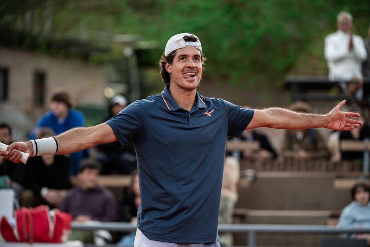 Facundo Mena festeja la clasificación a cuartos de final del Challenger de Buenos Aires.