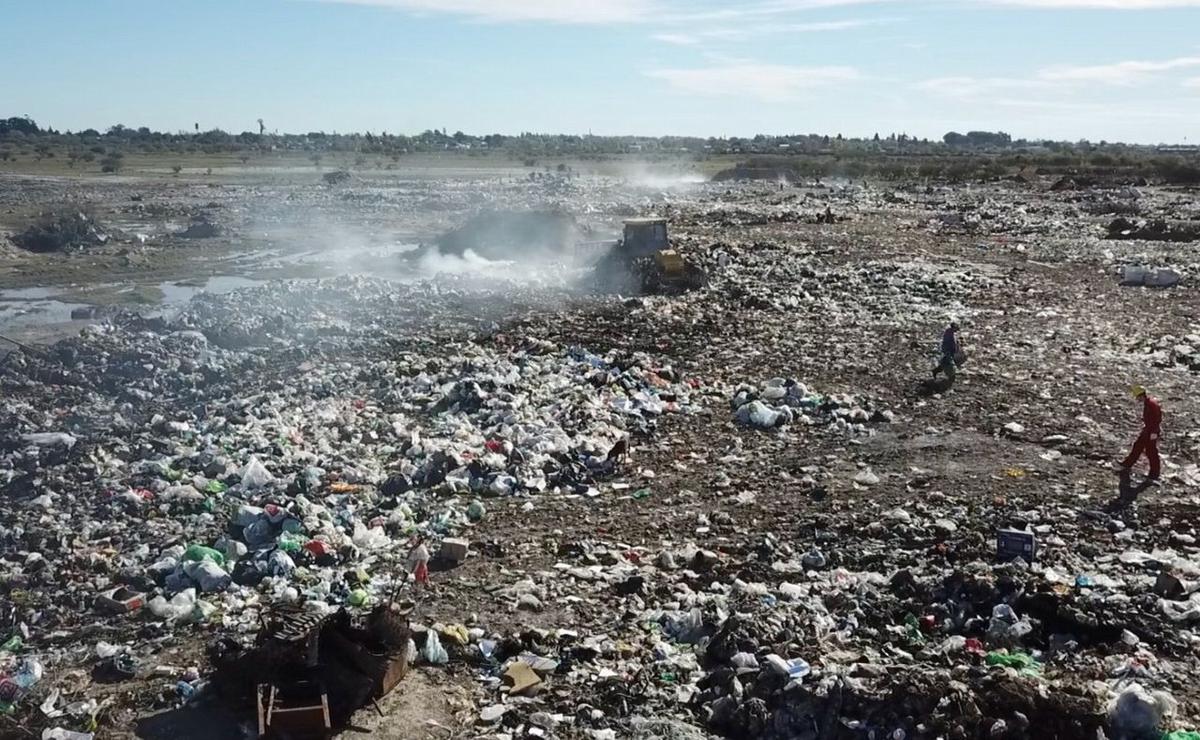 El 96% de los residuos industriales terminan en basurales a cielo abierto – Cadena 3 Argentina