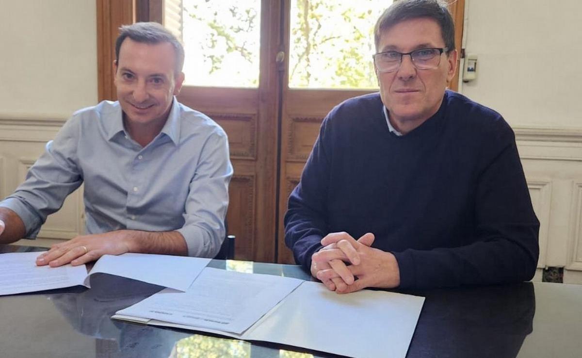 Martín Defilippi, de Cadena 3, y José Goity, ministro de Educación de Santa Fe.
