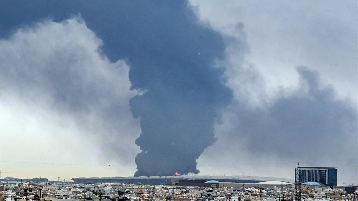 Tras los estallidos en la zona portuaria, el Gobierno jordano desmintió evacuaciones de emergencia pese a las advertencias de la diplomacia estadounidense.