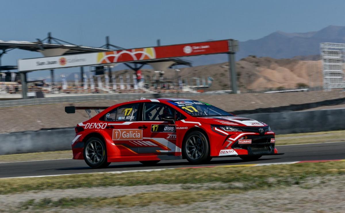 FOTO: Rossi y su primera pole en el TCR conseguida en El Villicum