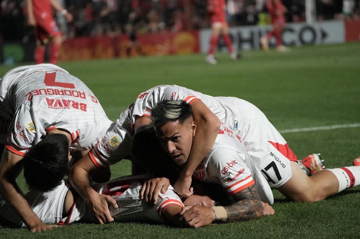 FOTO: Los jugadores de Instituto celebran el gol del triunfo