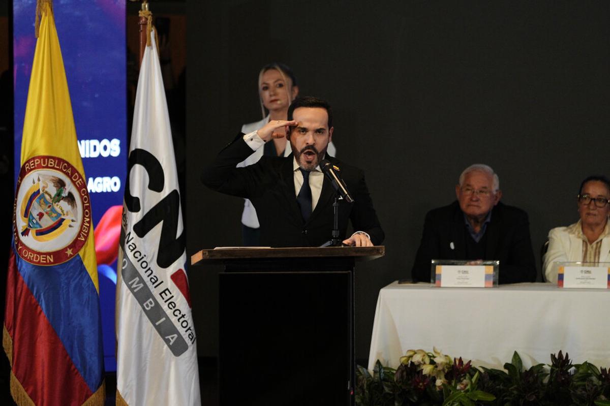 Presidente electo de Colombia advierte que recibe un país en