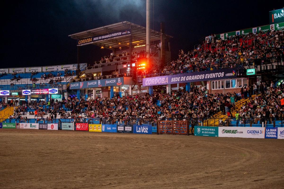 FOTO: Más de 10 mil personas en la noche previa del Festival de Jesús María.